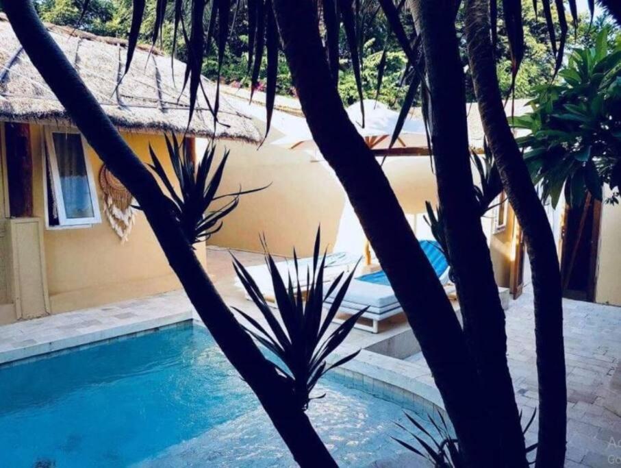 Villa Sentosa, Cheerful 3-Bedroom Villa With Pool ギリ・トラワンガン エクステリア 写真