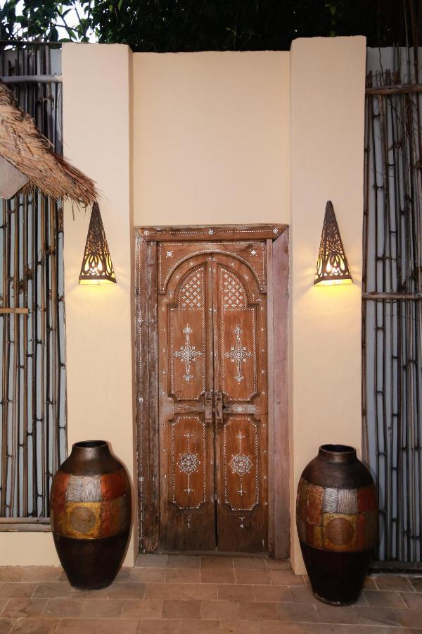Villa Sentosa, Cheerful 3-Bedroom Villa With Pool ギリ・トラワンガン エクステリア 写真