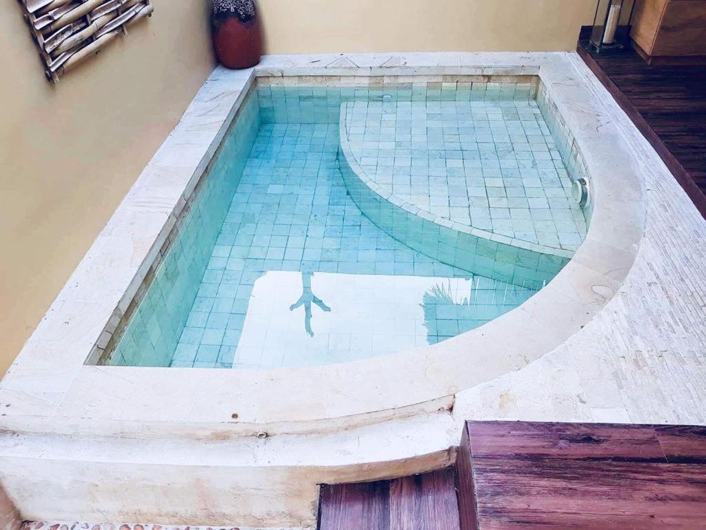 Villa Sentosa, Cheerful 3-Bedroom Villa With Pool ギリ・トラワンガン エクステリア 写真