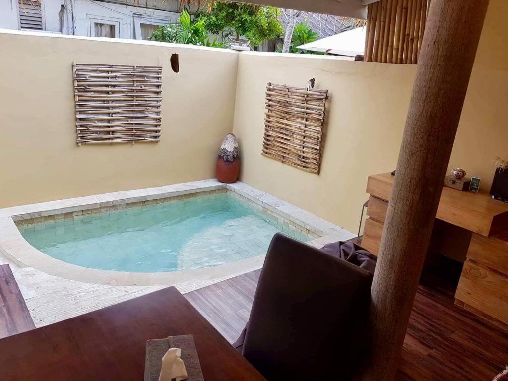 Villa Sentosa, Cheerful 3-Bedroom Villa With Pool ギリ・トラワンガン エクステリア 写真